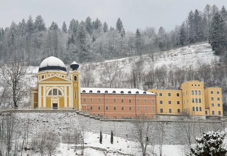 https://storage.bljesak.info/article/445136/450x310/Franjevacki samostan Fojnica 2.jpg